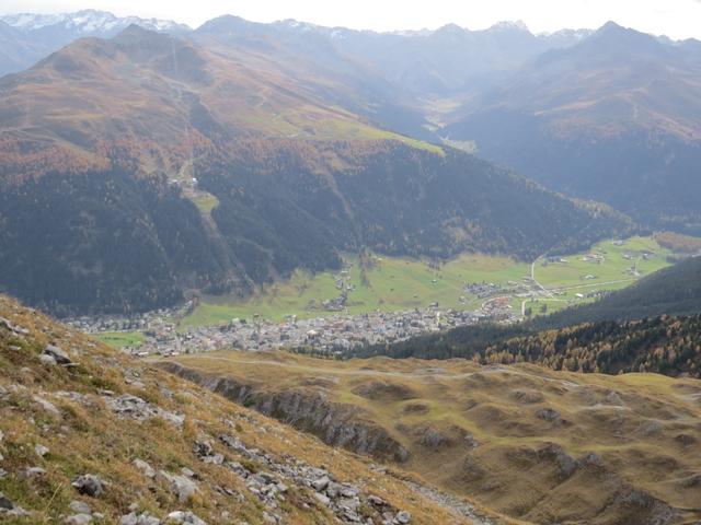 Tiefblick ins Landwassertal und nach Davos