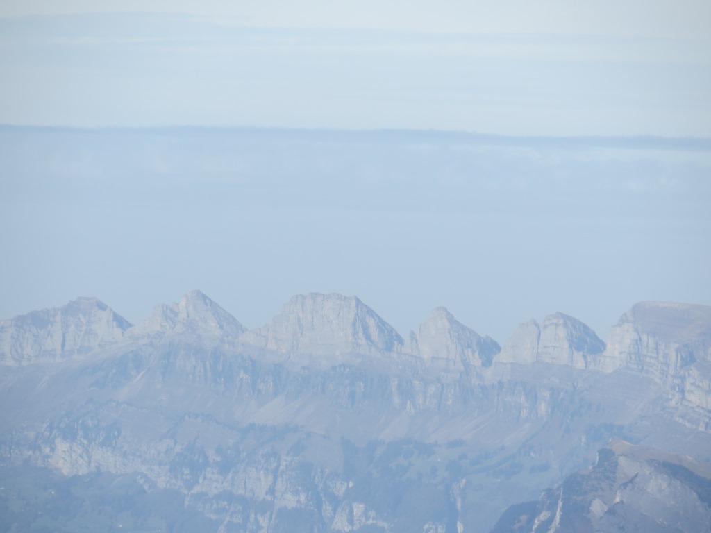 die Aussicht reicht (obwohl nicht schönes Wetter) bis zu den Churfirsten