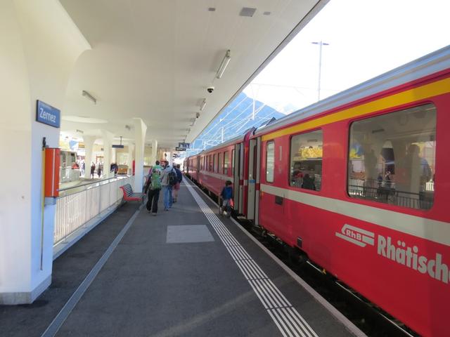 Bahnhof von Scuol. Hier nehmen wir den Zug der uns nach Zernez bringt