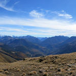 schönes Breitbildfoto vom Sattel aus gesehen mit Blick ins Val Müstair