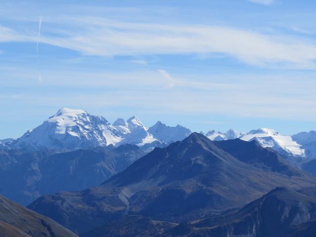 der Ortlermassiv hergezoomt. Blick auf Ortler, Königsspitze, Monte Cevedale und Monte Zebru