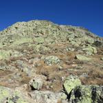 steil und ruppig führt der Bergweg nun aufwärts