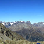 sehr schönes Breitbildfoto mit Blick Richtung Piz d'Arpiglias, Verstanclahorn, Silvretta, Piz Buin, Jamspitz und Augstenberg