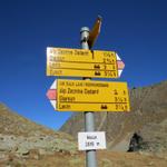 Wegweiser bei der Weggabelung "Macun" 2616 m.ü.M. wir nehmen den Seenrundgang unter die Füsse