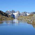 das Verstanclahorn, Silvretta, Piz Buin und Jamspitz spiegeln sich im Lai dal Dragun