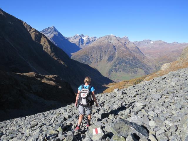 der Bergweg ist weiterhin gut markiert