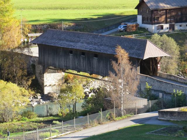 Blick zu der schönen Holzbrücke