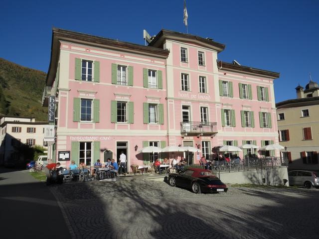 auf der Terrasse von Hotel "Piz Linard" haben wir ein Glas Weisswein genossen und auf die schöne Wanderung angestosse