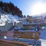 bei der Mittelstation 1974 m.ü.M. erreichen uns zum Glück die ersten Sonnenstrahlen