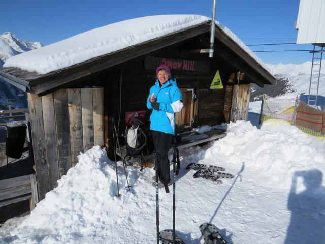 bei der Bergstation der Sesselbahn auf 2283 m.ü.M. schnallen wir die Schneeschuhe an