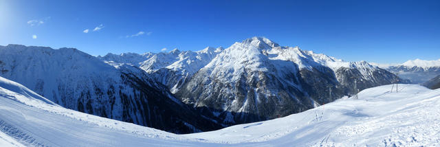 sehr schönes Breitbildfoto mit Blick zum Piz Ela