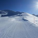 zu Beginn führt der Schneeschuhtrail entlang der Skipiste