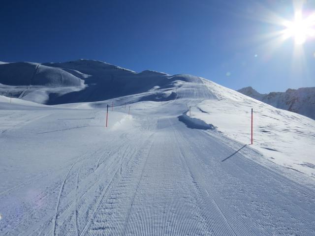 zu Beginn führt der Schneeschuhtrail entlang der Skipiste