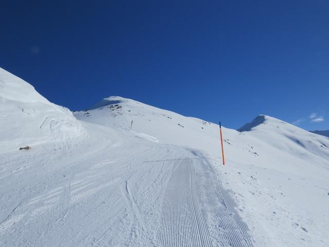 auf ca. 2488 m.ü.M. zweigt der Schneeschuhtrail von der Skipiste rechts ab