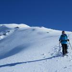 einfach traumhaft im Tiefschnee mit Schneeschuhen einen Hang runter zu laufen