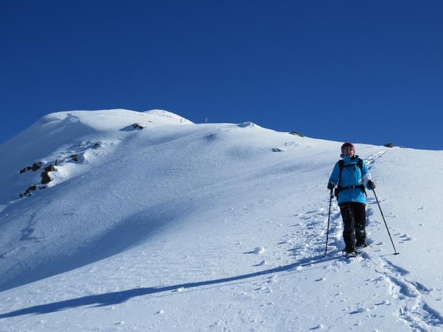 einfach traumhaft im Tiefschnee mit Schneeschuhen einen Hang runter zu laufen