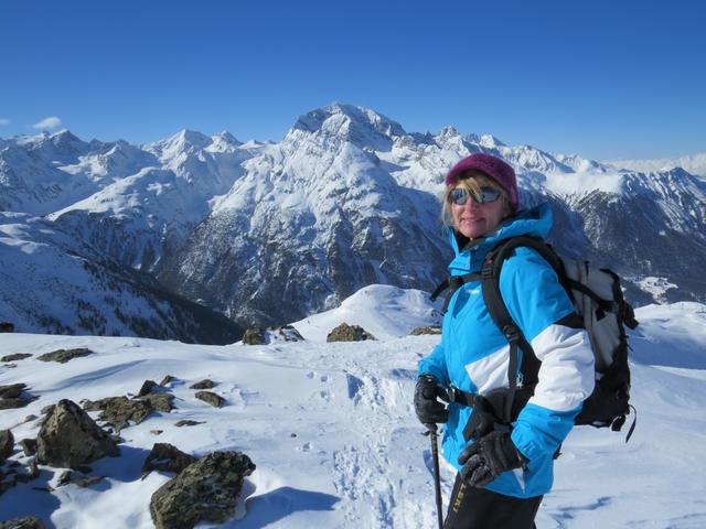 Mäusi ist von der Schneeschuhtour begeistert