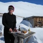 bei einer kleinen Hütte direkt neben der Skipiste, legen wir die Mittagspause ein