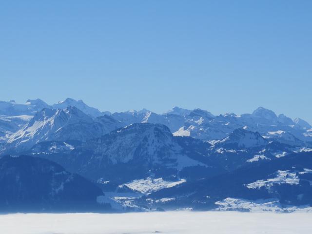 Blick Richtung Gross Aubrig, Fluebrig und Mutteristock. Diese haben wir alle schon besucht