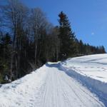 auf der schneebedeckten Strassen geht es nun wieder aufwärts