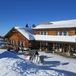 beim Berggasthaus Farneralp legen wir auf der sonnenverwöhnten Terrasse eine Pause ein