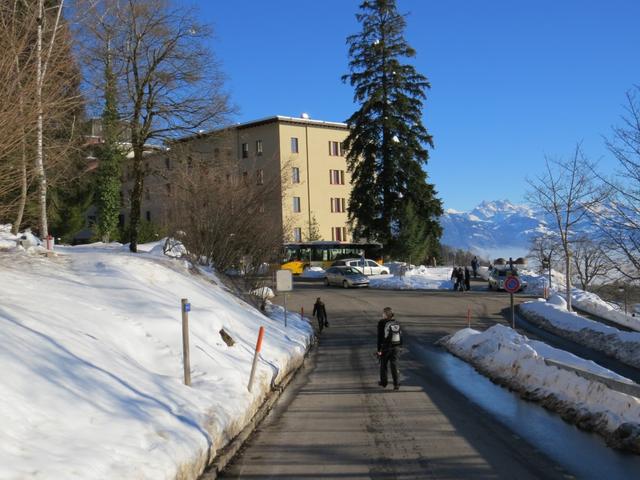 wir haben die Höhenklinik 898 m.ü.M. erreicht. Mit dem Postauto geht es nun runter nach Wald