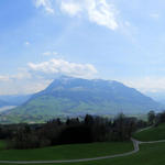 schönes Breitbildfoto mit Rossberg links, Zugersee und Rigi. Beide haben wir schon besucht