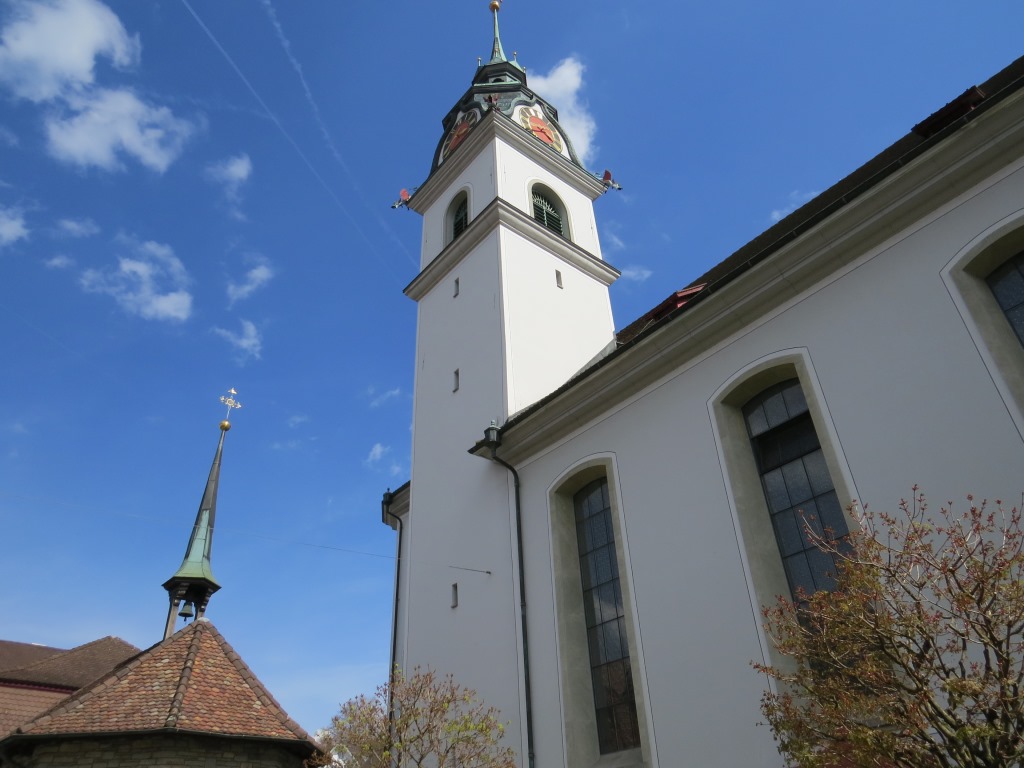 vorbei an der grossen Kirche