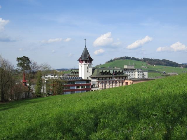 Blick auf das schöne Gymnasium und Bethlehem Mission Immensee