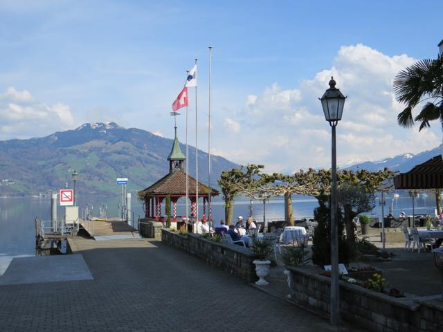 bei der Schiffshaltestelle in Immensee. Eine sehr schöne Wanderung geht zu Ende