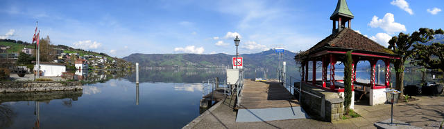 schönes Breitbildfoto bei der Schiffshaltestelle Immensee