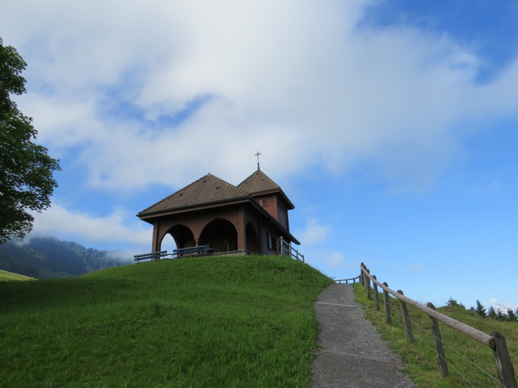 bevor unsere heutige Wanderung beginnt, besuchen wir zuerst die St.Wendelinskapelle