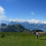 schönes Breitbildfoto mit Blick in das Berner Oberland