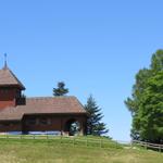 der Wanderweg führt an der St.Wendelinskapelle vorbei, zum Parkplatz auf der Seebodenalp