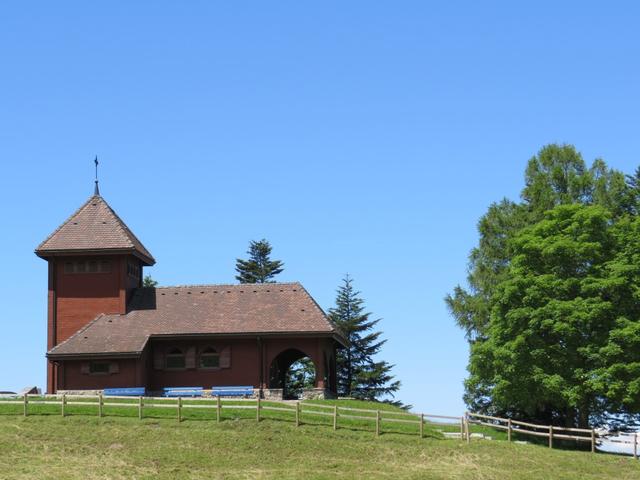 der Wanderweg führt an der St.Wendelinskapelle vorbei, zum Parkplatz auf der Seebodenalp