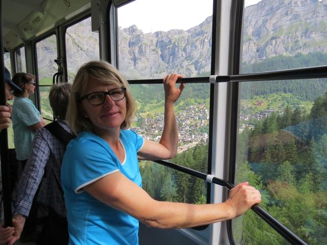 Mäusi geniesst die Fahrt mit der Seilbahn. Hier oben waren wir schon einmal. Dazumal besuchten wir das Torrenthorn