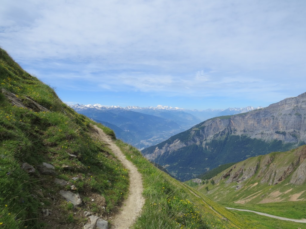 sieht schlimmer aus als es ist. Der Wanderweg ist immer gut ersichtlich, markiert und problemlos machbar