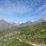 Blick zurück zur Bergstation. Im Hintergrund Wildstrubel, Gemmipass und Rinderhorn