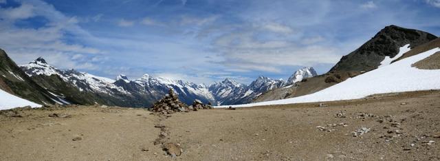 schönes Breitbildfoto vom Restipass, mit Blick in das Lötschental