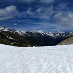 schönes Breitbildfoto vom Restipass, mit Blick in das Lötschental