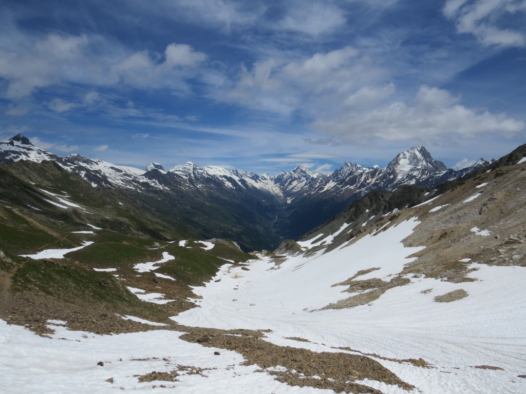 nur vom Restipass, kann man das Lötschental und die umliegenden Berge, in seiner ganzen Länge bestaunen