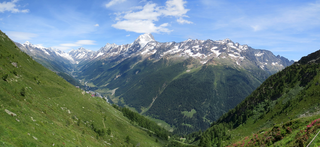 schönes Breitbildfoto vom Lötschental