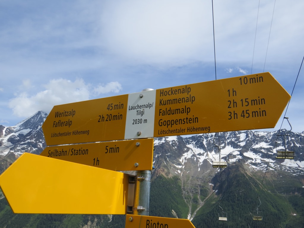 Wegweiser auf der Lauchernalp 2030 m.ü.M.