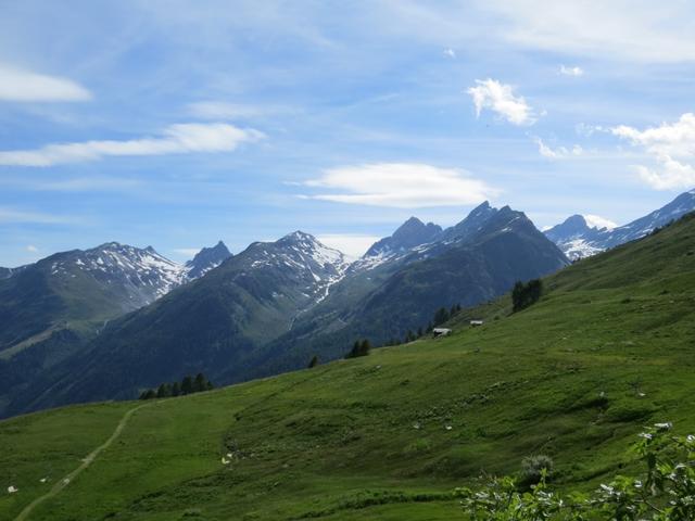 Blick zurück von wo wir gekommen sind. In der Bildmitte gut ersichtlich der Restipass