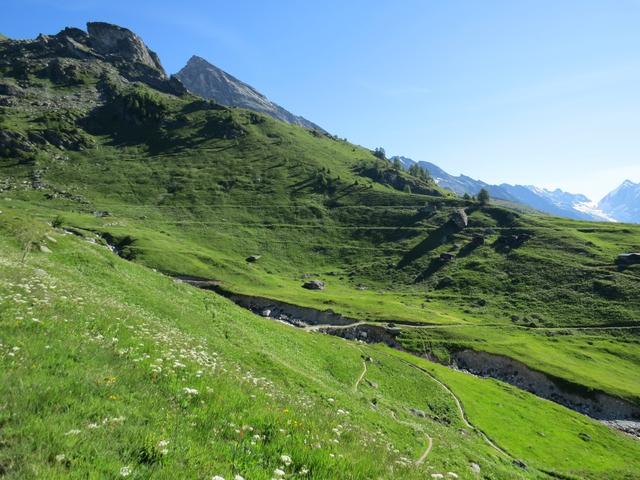 über Arbegga wandern wir Taleinwärts zu Punkt 2106 m.ü.M.