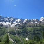 Blick von Honblatta 1860 m.ü.M. zur gegenüberliegender Talseite mit Schinhorn, Breithorn und Bietschhorn