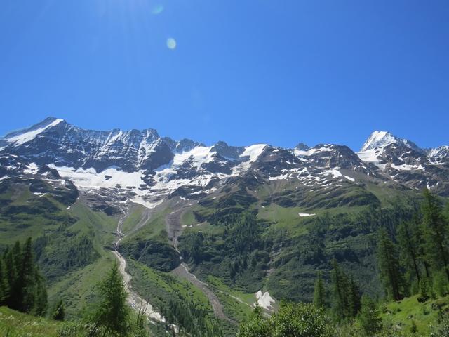 Blick von Honblatta 1860 m.ü.M. zur gegenüberliegender Talseite mit Schinhorn, Breithorn und Bietschhorn