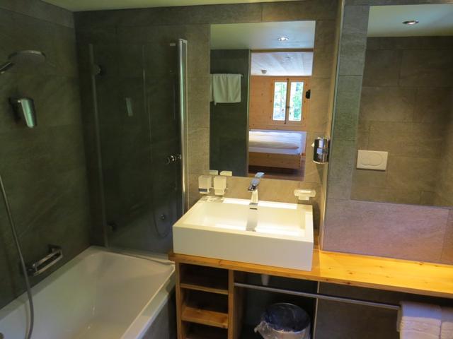 das sehr schöne Bad