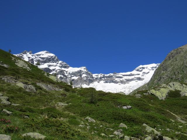 bei Punt 2033 m.ü.M. Blick ins Jegital und zum Jegigletscher