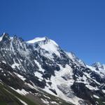 Blick hinauf zum Schinhorn, Lonzahörner, Breithorn und Bietschhorn